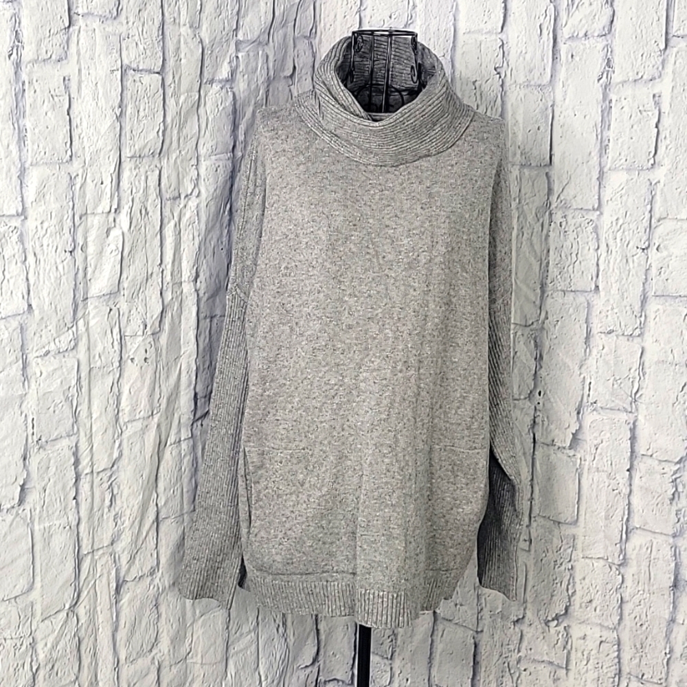 ×CYRUS Gray Loose Turtleneck Sweater Large‎